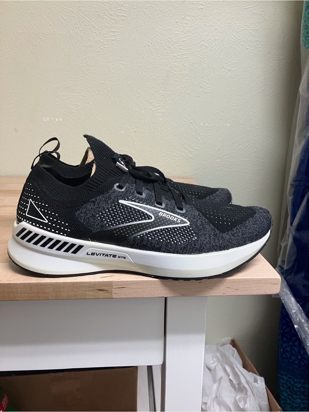 Brooks Levitate GTS Women's Black and White Running Shoes